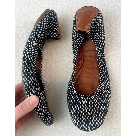 LUCKY BRAND • Black/White Dotted Emmie Ballet Flats - Picture 6 of 14